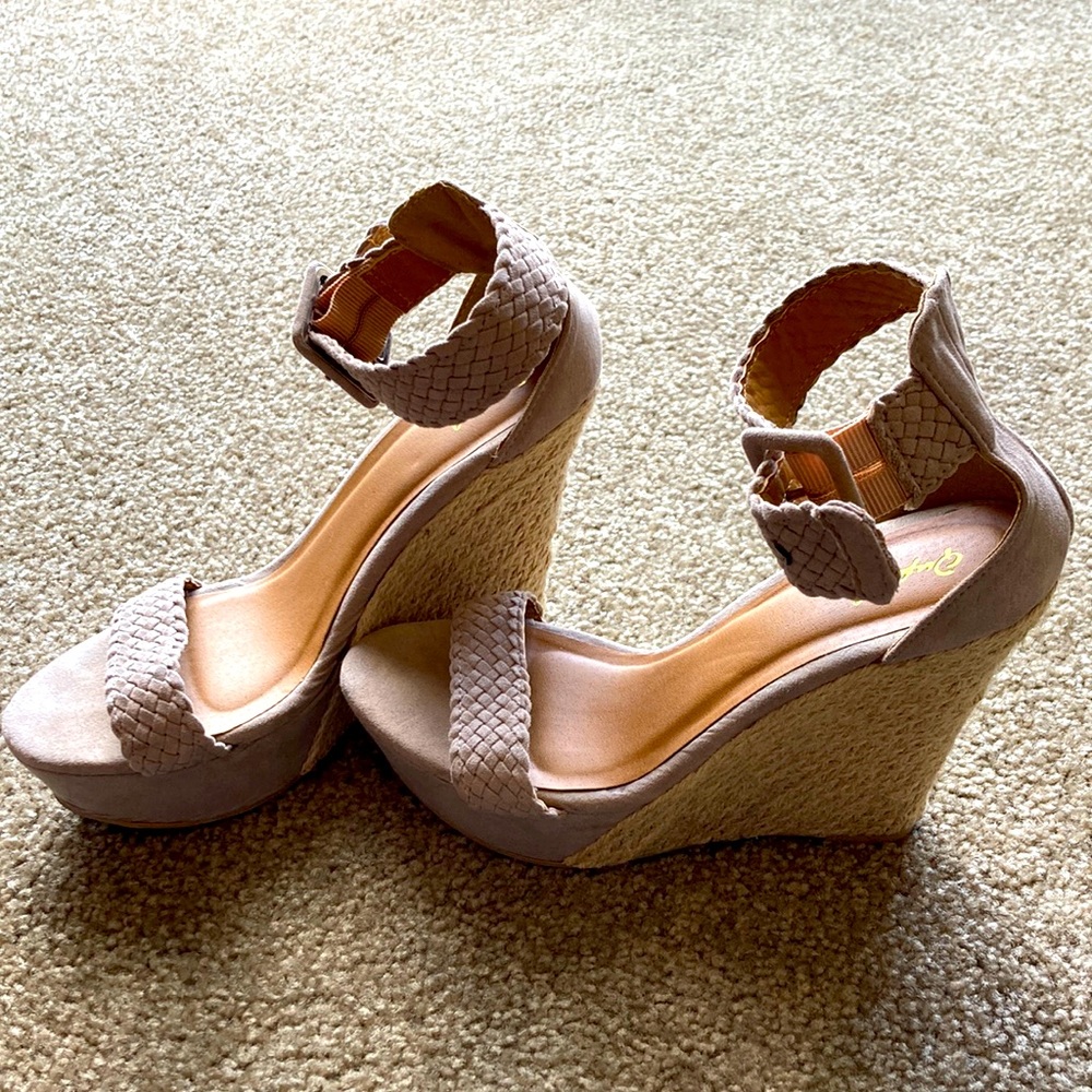Buckle Wedges
